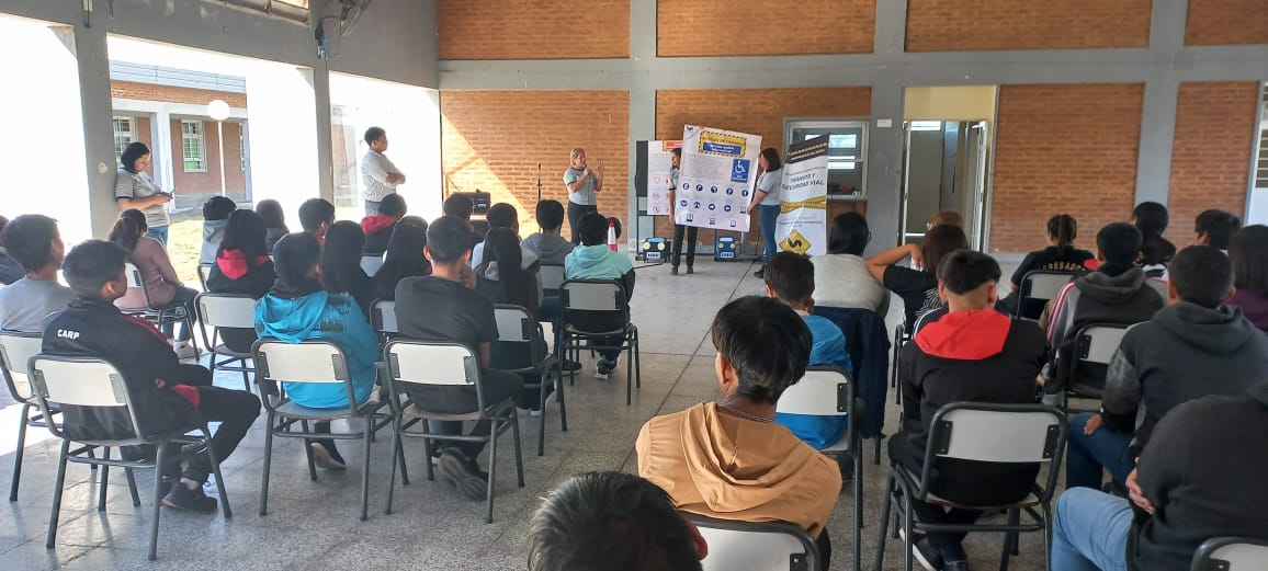 Charla sobre tránsito en la EES 124 2